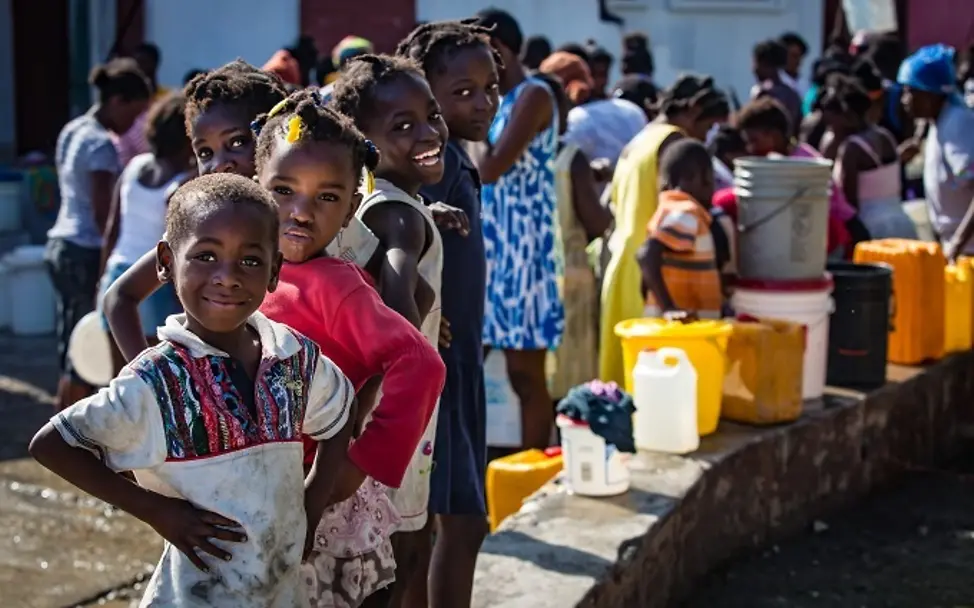 Die Kinder in Haiti freuen sich über sauberes Trinkwasser | © UNICEF Die Kinder in Haiti freuen sich über sauberes Trinkwasser
